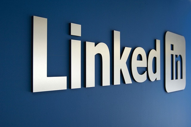 Facebook Automatic Data Collection: How to detect active users by number?
